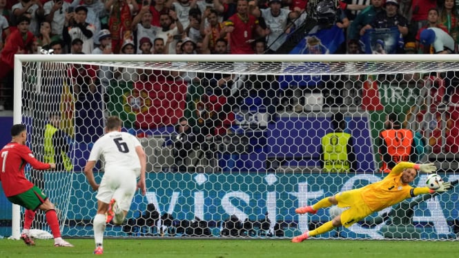 Cristiano Ronaldo Gagal Penalti! Duel Timnas Portugal Vs Slovenia Makin Panas