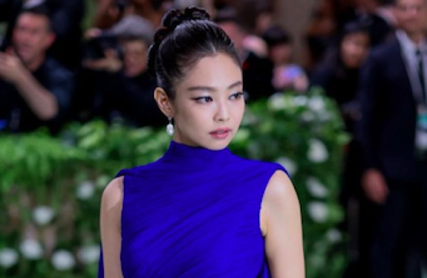 Busana Jennie Blackpink Dianggap Melenceng dari Tema Met Gala 2024, Fans Balik Membela